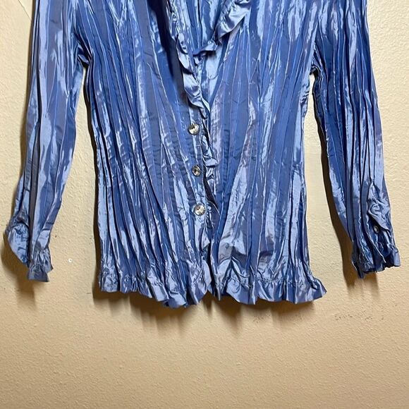 Periwinkle Blouse Glass look faceted buttons, crinkle, taffeta look Small - Picture 4 of 13